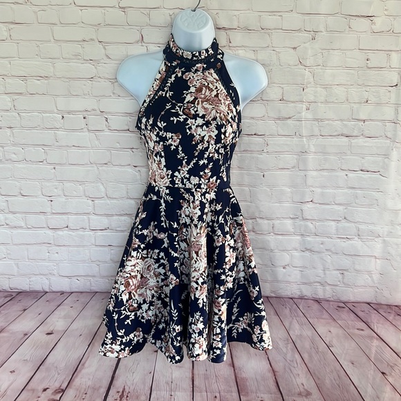 B.Darling floral fit & flare sleeveless mini dress size 1/2 - Picture 3 of 11